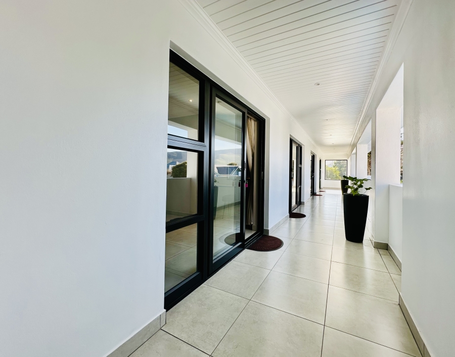 9 Bedroom Property for Sale in Westcliff Western Cape